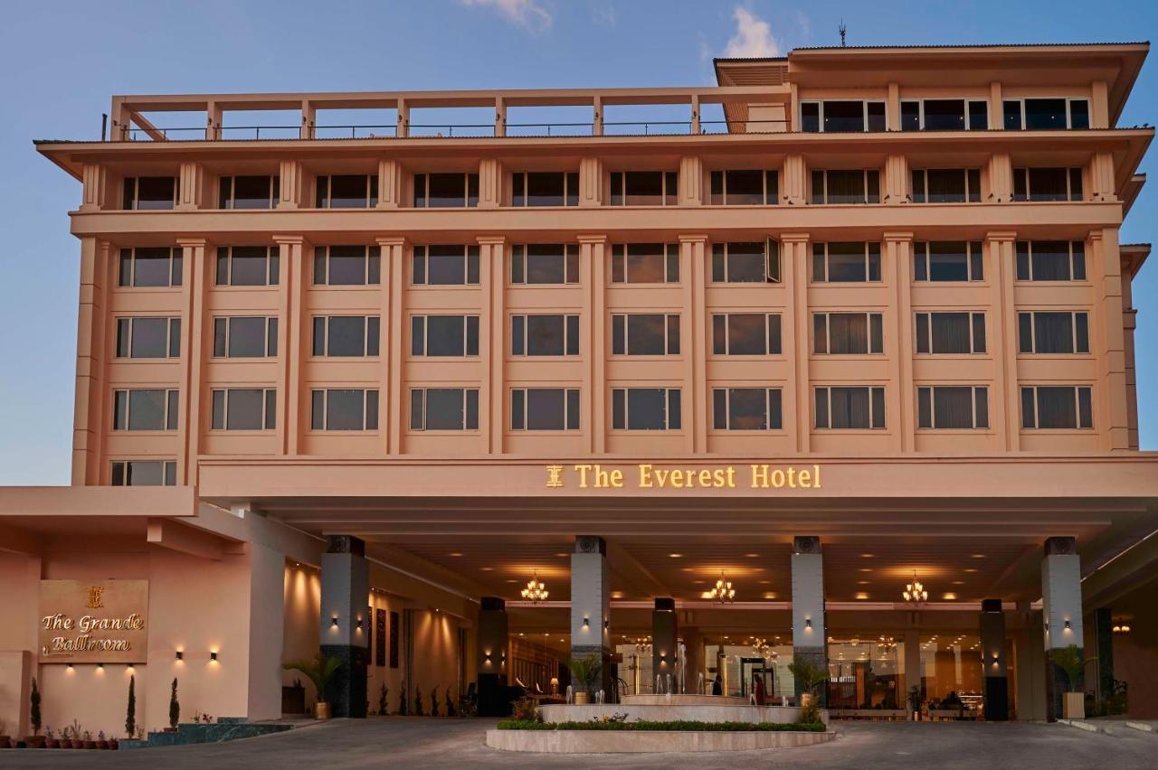 The Everest Hotel Kathmandu Exterior foto